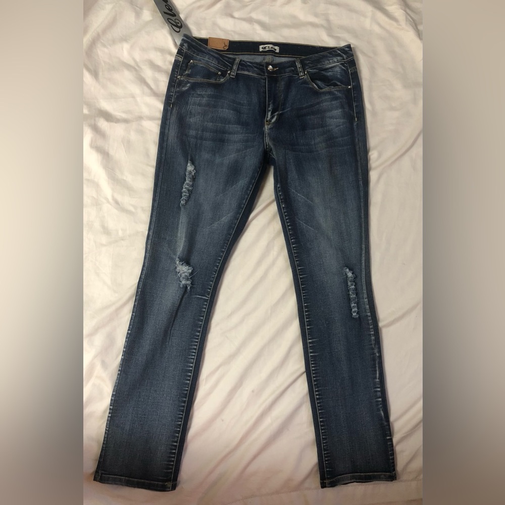 CLEO DISTRESSED DENIM JEANS SIZE: 15